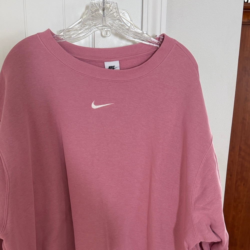 Nike Women's Rose Pink Sweatshirt